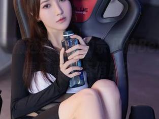 秀人网 - 精选原图里的佘贝拉Bella,油亮感竟带点俏皮?
