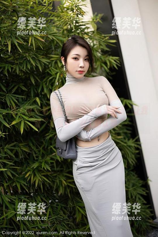 秀人网 - 看小热巴的镂空高清合集，让我对“衣服少”有了新认知。