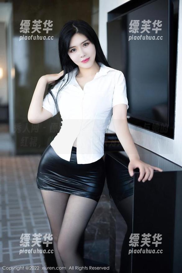秀人网 - 原图分享：张思允Nice与她的红裙，此时我只想默默为她打call！