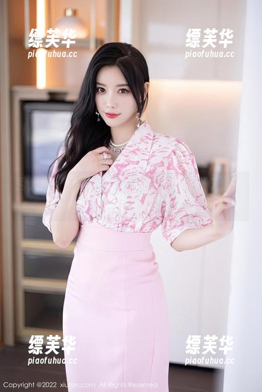 秀人网 - 从校服到写真，悠悠YOYO的JK合集让你欲罢不能