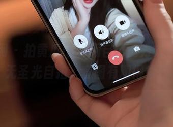 秀人网 - 拍黄瓜girl用自己的方式来一发无圣光自拍,套图有趣得很!