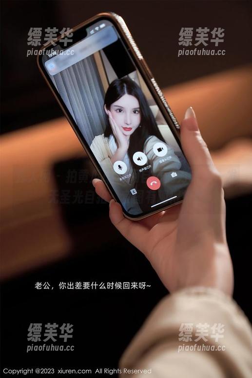 秀人网-拍黄瓜girl 秀人网 - 拍黄瓜girl用自己的方式来一发无圣光自拍,套图有趣得很!