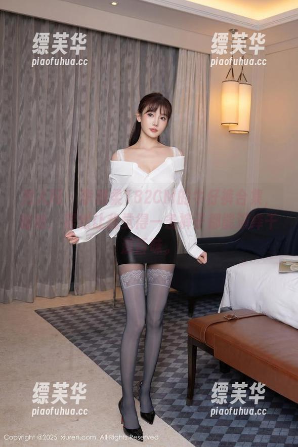秀人网 - 李雅柔182CM的牛仔裤合集，哈哈，居然让我觉得一条裤子都能演绎千滋百味。