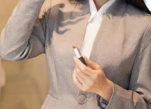 秀人网 - 沐言yanyan的眼镜图集又更新啦:只想说,如果眼镜能嘴巴,那一定一直在炫耀她的搭配!