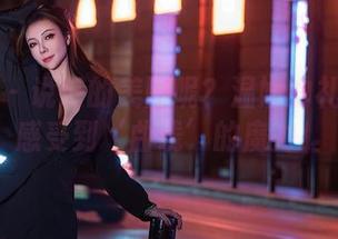 秀人网 - 说好的美图呢?温妮的礼服让我感受到‘曲线’的魔力!