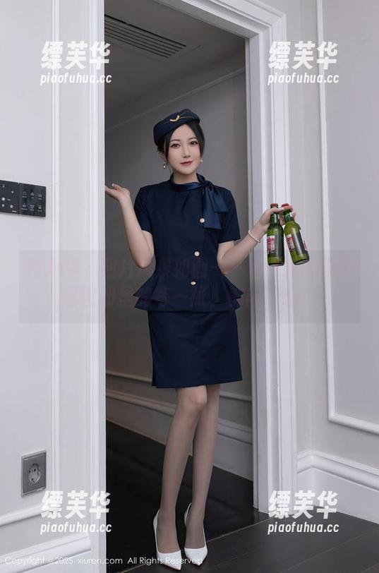 秀人网 - 图片风景如画——瑶啊摇的瑶圣诞图册里的每一张，都闪着光。