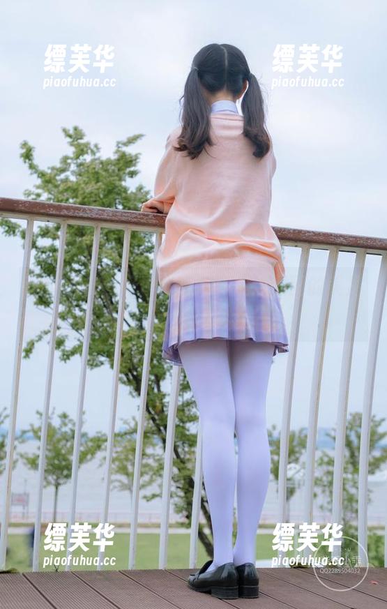 稚乖画册 - 好奇心点燃！生煎团团的美足合集，你等这更新多久了？
