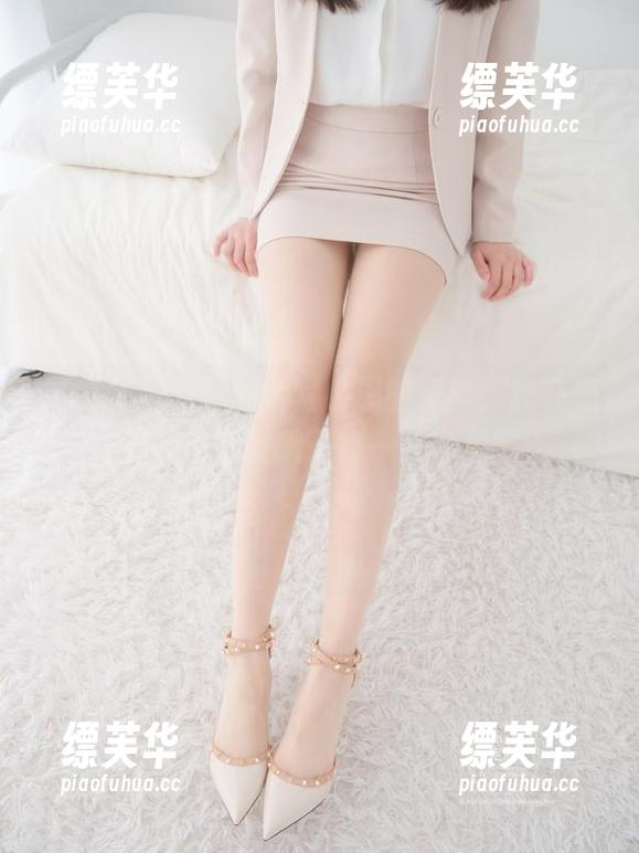 紧急企划 - 下载全套小恩的美脚，我在想，光腿不够，靴子得一并考虑吧？