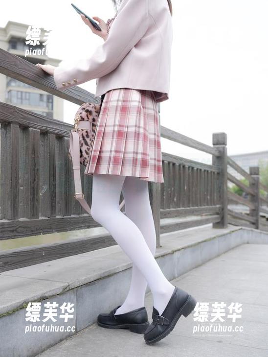 紧急企划 - 内衣大作战——小恩的写真集，幽默搭配性感，快来下载，嘿嘿。