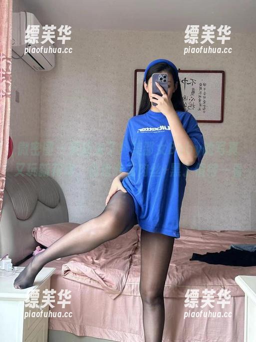 微密圈 - 更新来了！美邵女Baby的写真又玩新花样，白色嵌花肉丝+黑丁值得一看！