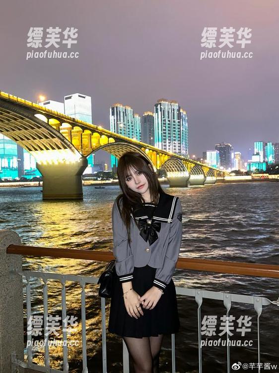 女孩合集，芊芊酱w在画布上摆了个仙女气息！