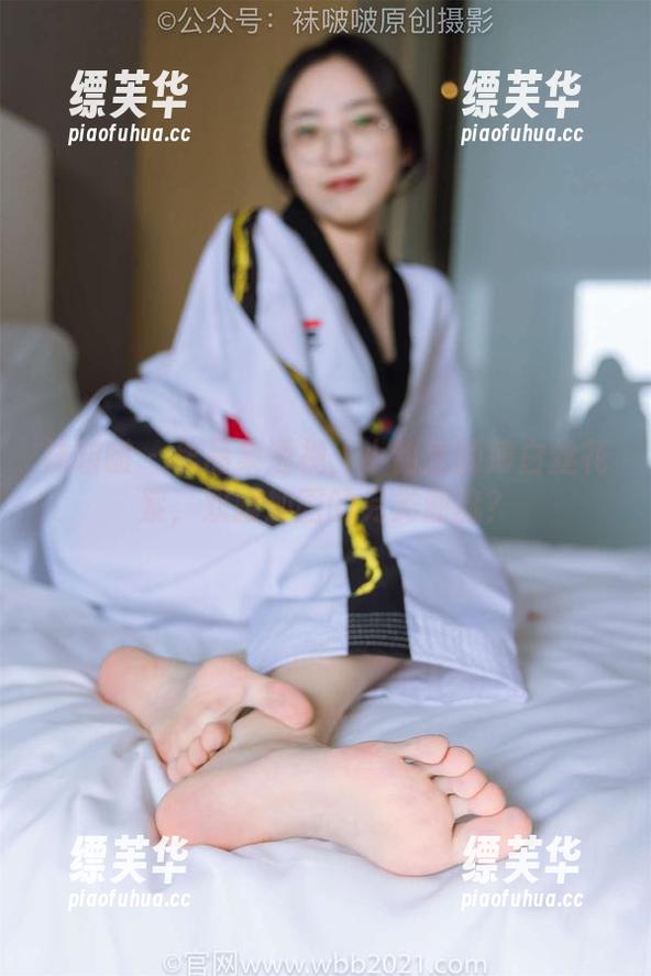 袜啵啵 - 作品集透视：小甜豆的薄白丝花絮，双脚加固的另类潮流？