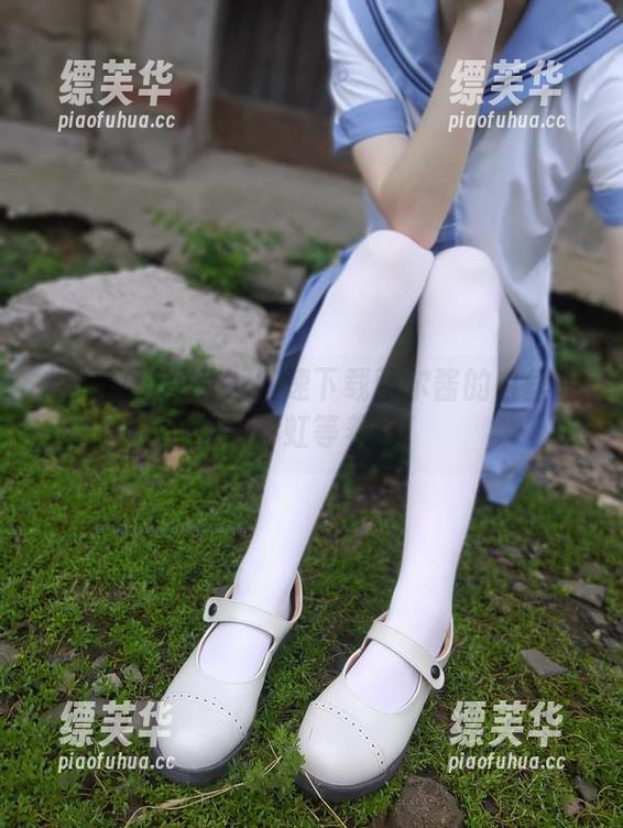 想要这张图片？迅速下载西尔酱的白丝足尖，彩虹等着你！