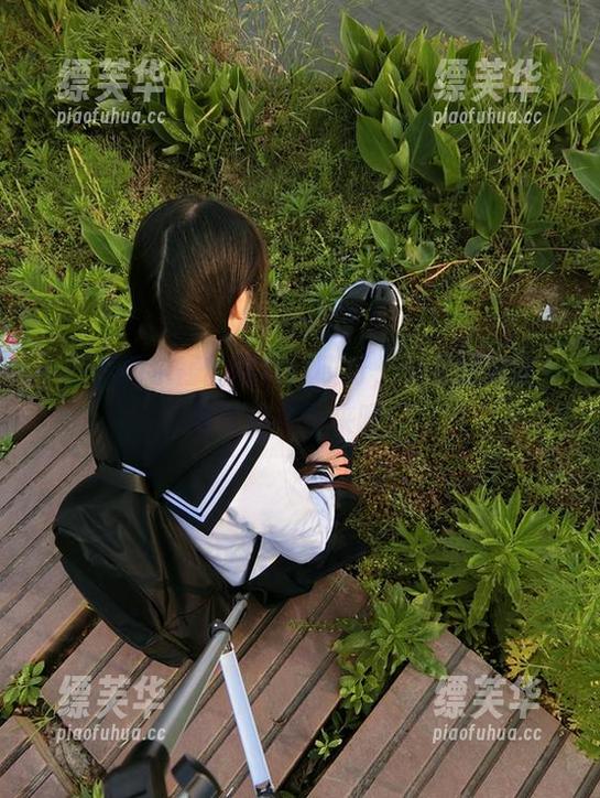 一翻开西尔酱的写真，哎呀，光是御姐这一块就停不下来呀！