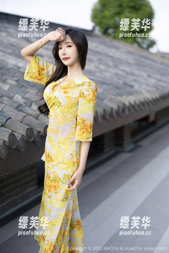 语画界-李丽莎 语画界 - 在线图集:李丽莎与她的牛仔裤,风的舞蹈似乎在画布上跳动。