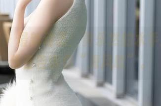 语画界 - 最新动态:黄乐然的水手服,仿佛在告诉你“海风吹”。