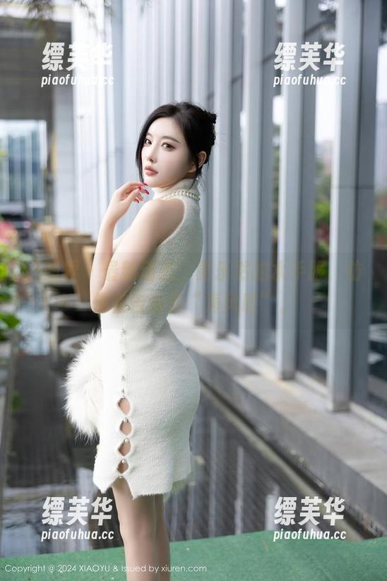 语画界 - 最新动态：黄乐然的水手服，仿佛在告诉你“海风吹”。
