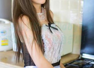 青豆客 - 泳池旁的南湘Baby写真集,快来体验边游边拍的乐趣!