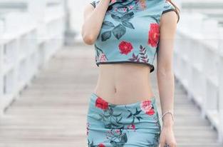 魅妍社 - 在妲己_Toxic的浴室中:一组写真展示她的双色人生