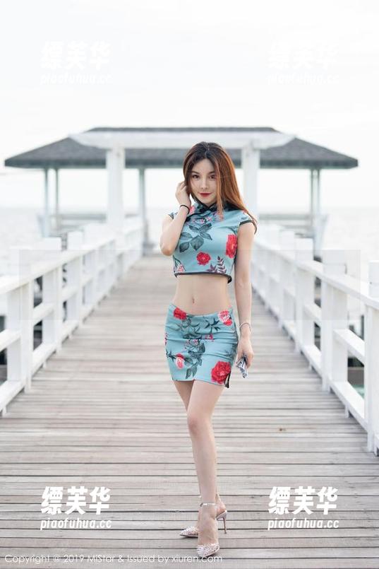 魅妍社 - 在妲己_Toxic的浴室中：一组写真展示她的双色人生