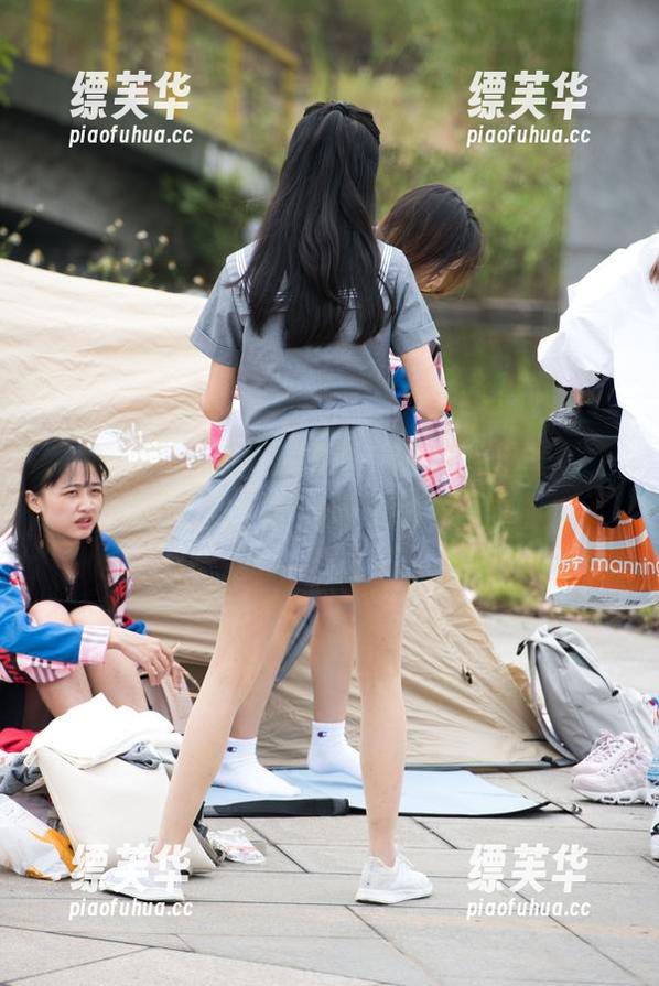 魔镜街拍-婷婷 魔镜街拍 - 灰裙的诱惑,婷婷图包里的午后气息,慢慢渗透你的神经