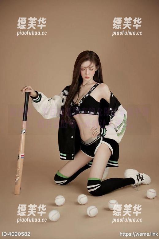 微密圈 - 节日的氛围在黎允熙的写真中漫延，图片里的每一处都让人琢磨。