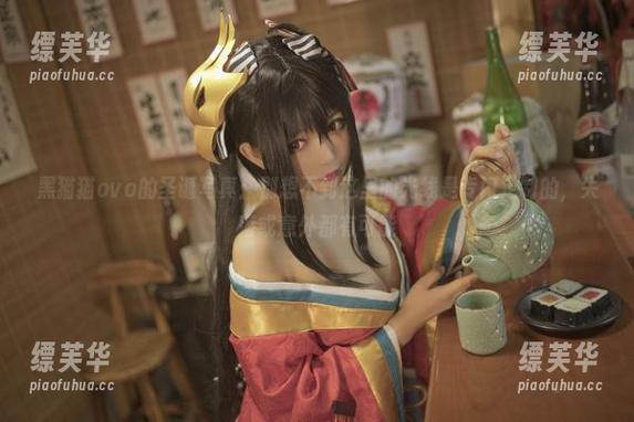 黑猫猫ovo的圣诞写真：别想不到这里的光线是专门定制的，失落或意外都有可能